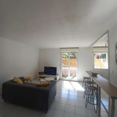 Superbe T2 Avec Parking Prive Apartment